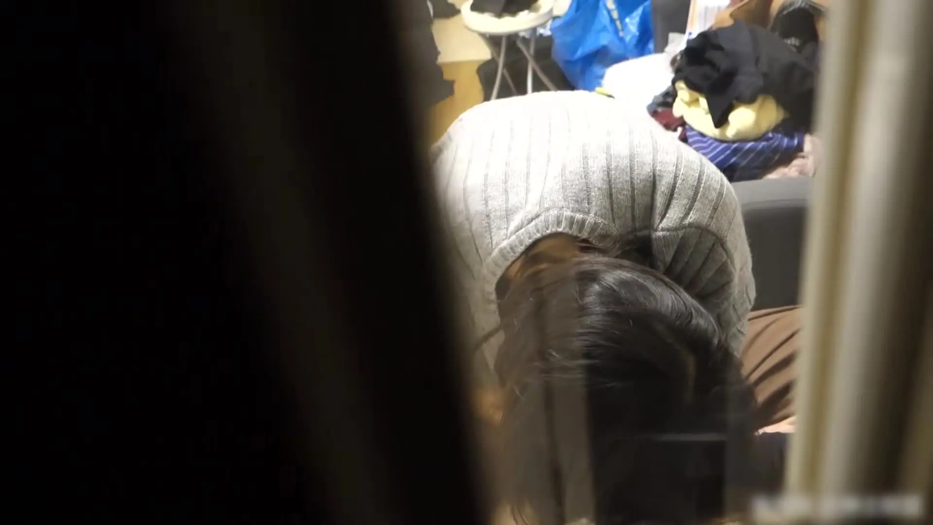 情侣家中房事遭偷拍