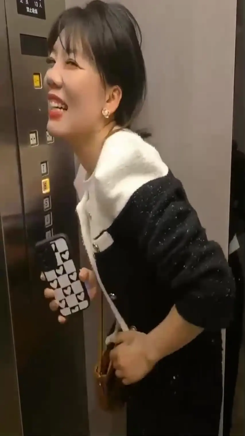 微信群里认识的少妇，非常的性饥渴，差点被他_吸_死，最后的蜘蛛侠很带劲