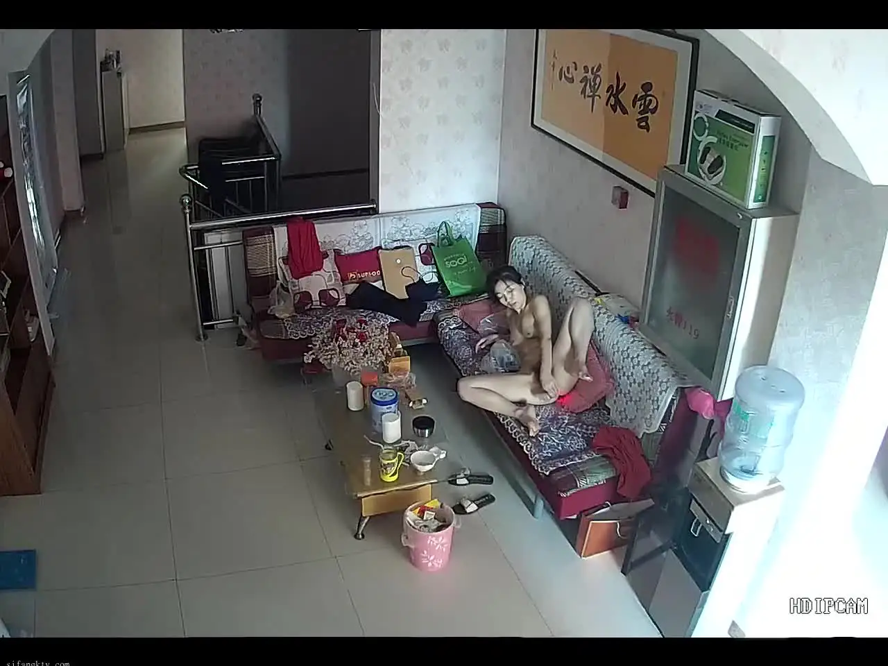 黑客监控破解_不知道这少妇用的是什么神器