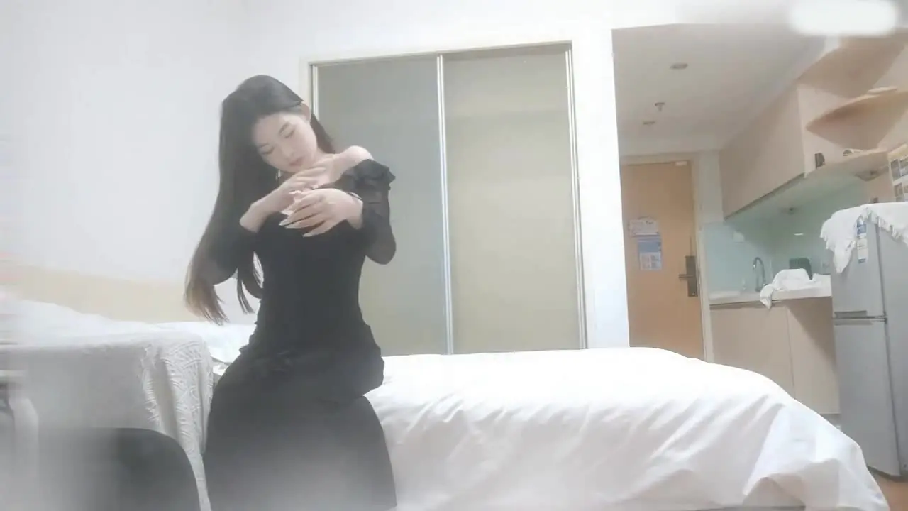 【态度不好被操哭了预览】后妈裙气质小妹，到时间没射一直催：我同学单在等我，结果被拉回去强上操5了分钟