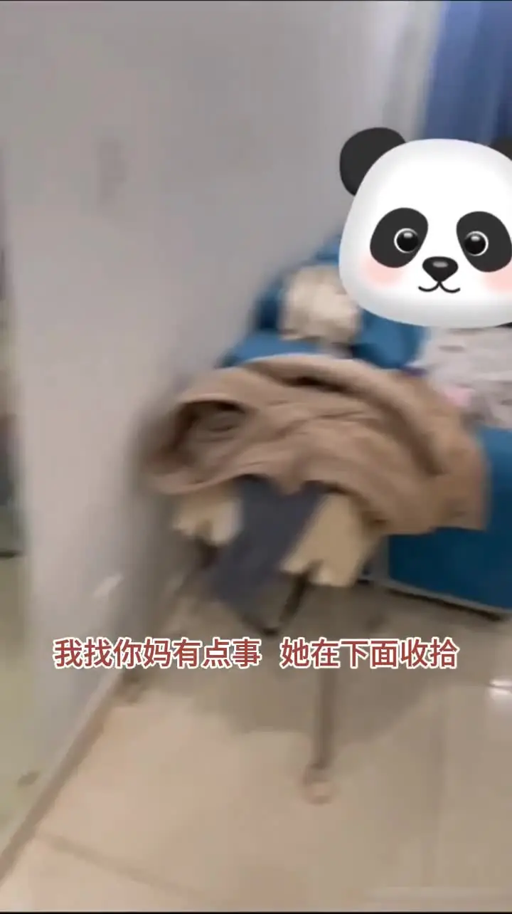 Дядя, почему ты здесь? Позвонила изменщица мужу и спросила "дети на улице смотрят аниме", чтобы увидеть дядю-короля, чтобы сказать ему, что мама в комнате, закрой дверь, чтобы не вставить презерватив