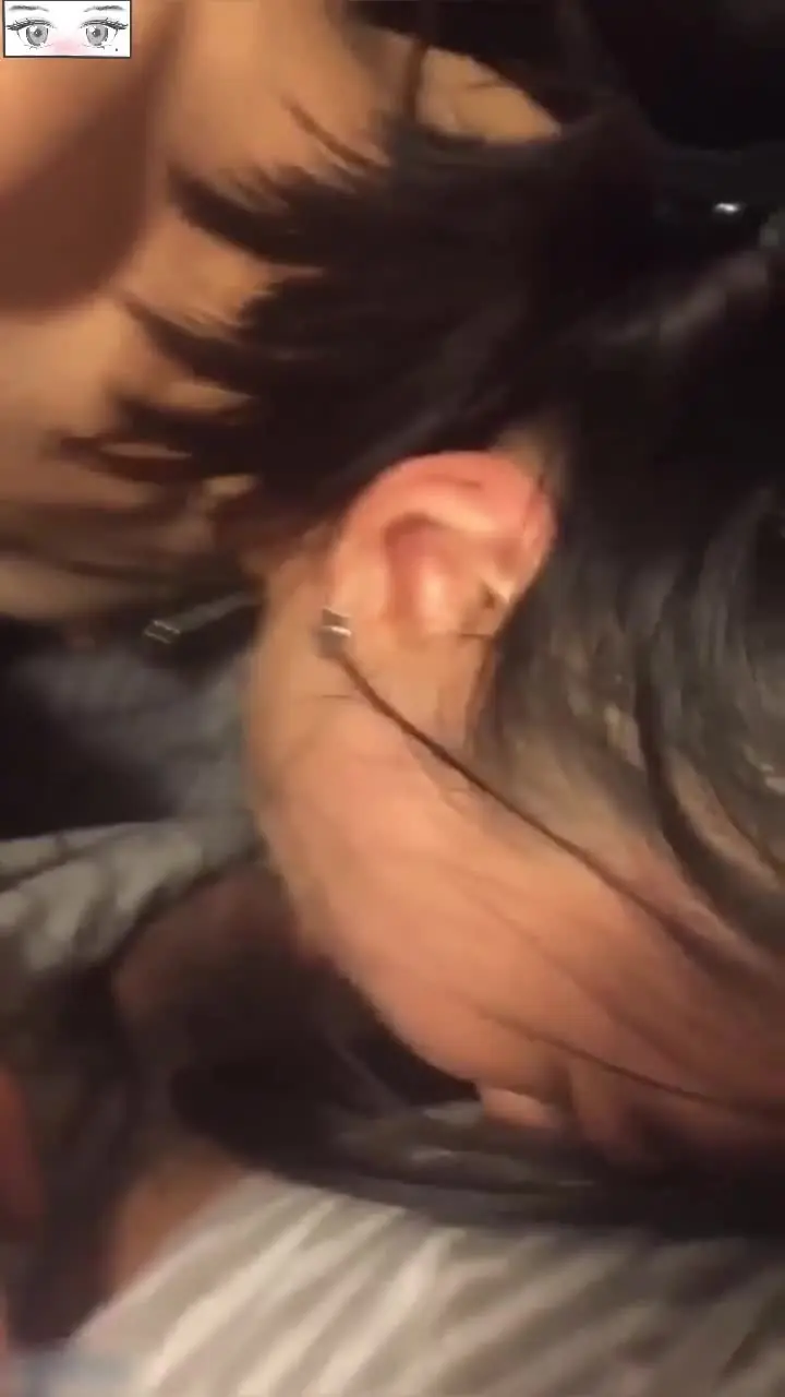 "La cousine est si sexy" "La cousine est si cool à l'extérieur, mais c'est une salope à l'intérieur" "La cousine est si cool à l'extérieur, mais c'est une salope à l'intérieur".