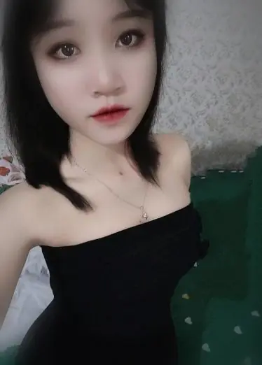 Şişman bir amcığı yumruklamak ve doğrudan içeriye boşalma noktasına kadar nefes nefese kalarak baştan çıkarılmak.