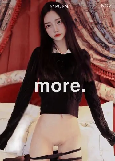 Sự quyến rũ của người mẫu trẻ mặc đồ lót đen