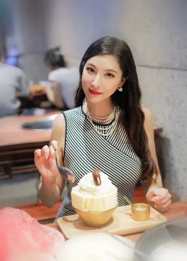 Big Wave Royalty Diosa Amor Borracho Comer Polla