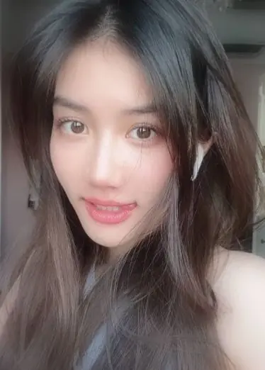 Realistische und zärtliche College-Girl-Fahrten