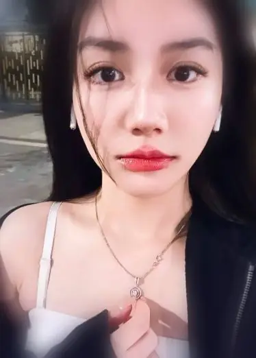 Es fühlt sich so gut an, einen Schwanz zu essen.