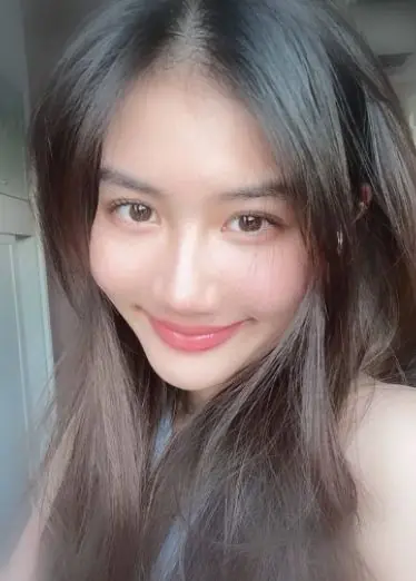 Filtrado selfie sexual de novia de primer año