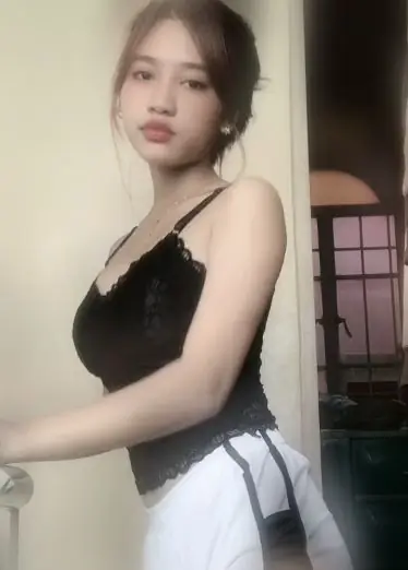 Cô gái Quảng Tây có vóc dáng nhỏ nhắn