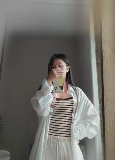 Die rundliche Studienanfängerin schrie aus Angst vor Schmerzen so laut.