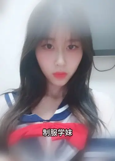 制服の女子学生