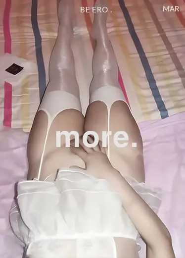 性感白丝情趣内衣 口屄深入抽插 爆击处理！