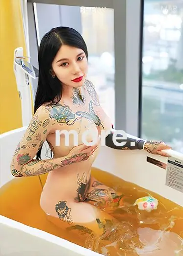 SexyChloe812 想不想跟美女洗泡泡浴呢