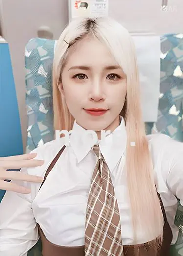 金发美女和诸多美女主播聊天吧上车啰