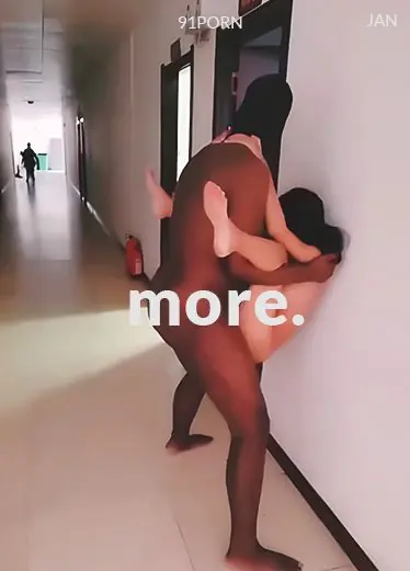 门事件 黑人在宿舍走廊炫耀耖大学女同学