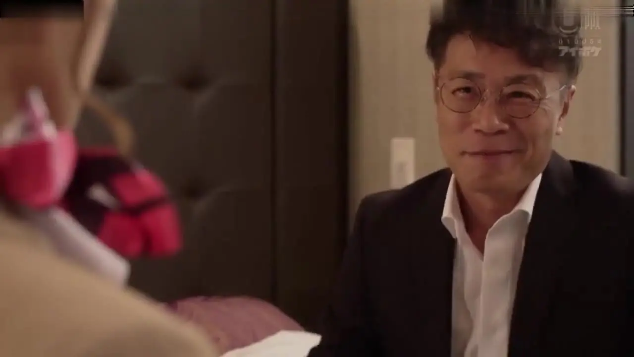 Al—李一桐_欠债的空姐被逼肉偿