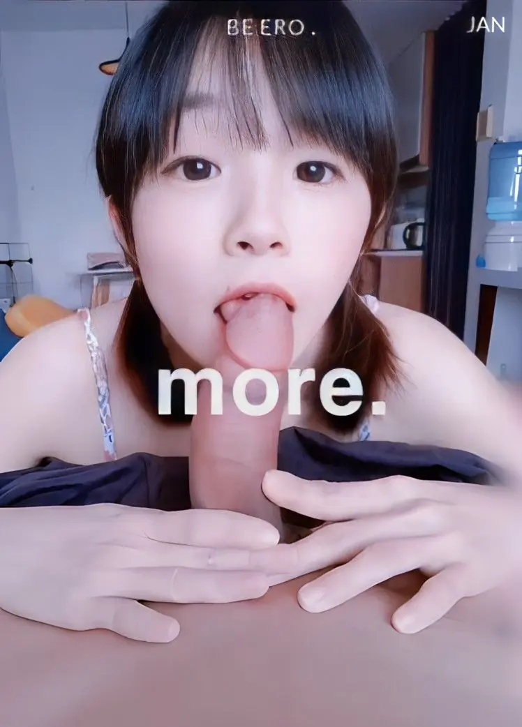 乖巧女友把我裤子扒下来吃肉棒