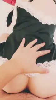 Schöne und zarte junge Frau