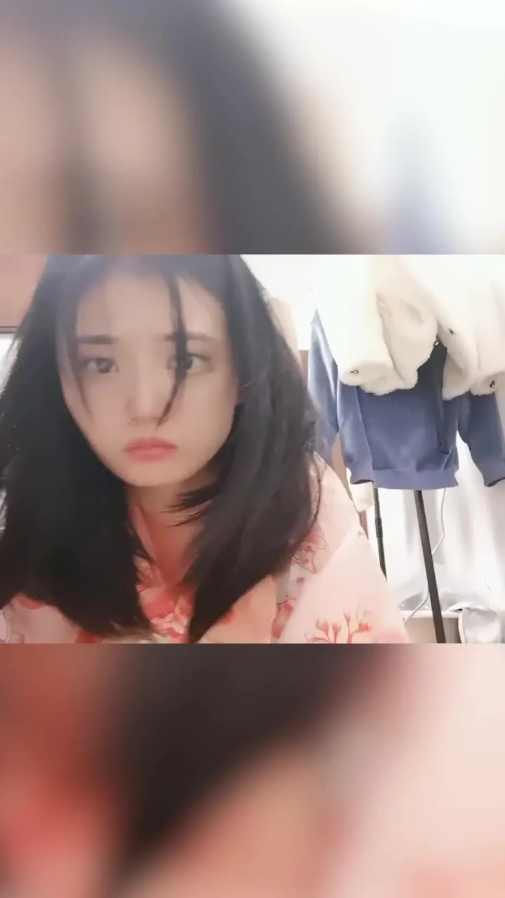 Cô bạn gái xinh xắn, da hồng hào, lộ mặt và quan hệ với cô ấy.