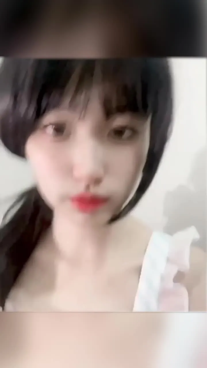 О каких болтающихся волосах идет речь? Щедрая и уверенная в себе, с прекрасным лицом.