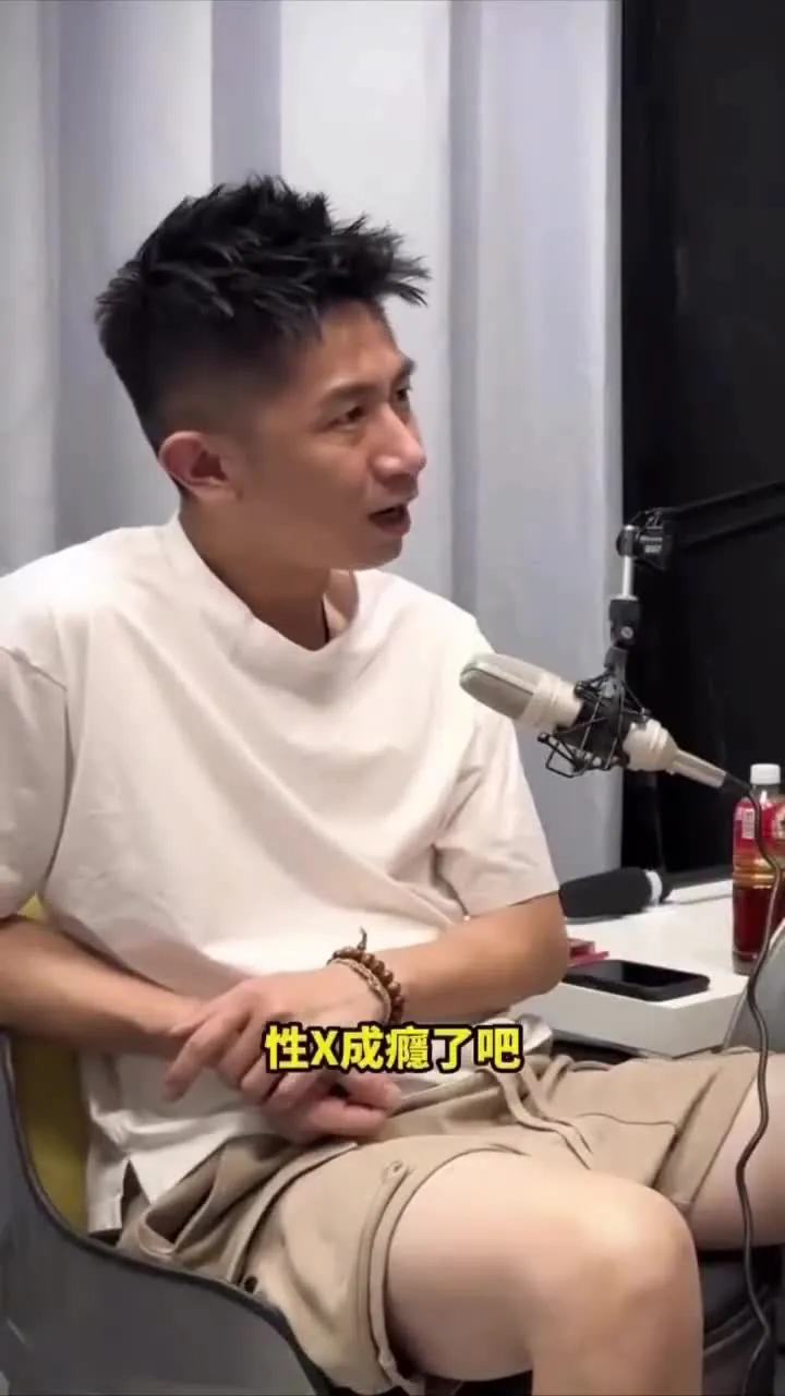 由香酱无码 - 吃瓜猎奇访谈，这绝对是极品母狗啊，边讲边放跳蛋？