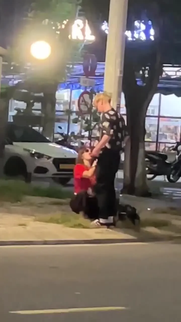 En China sólo hay desnudos integrales, nada como esto.