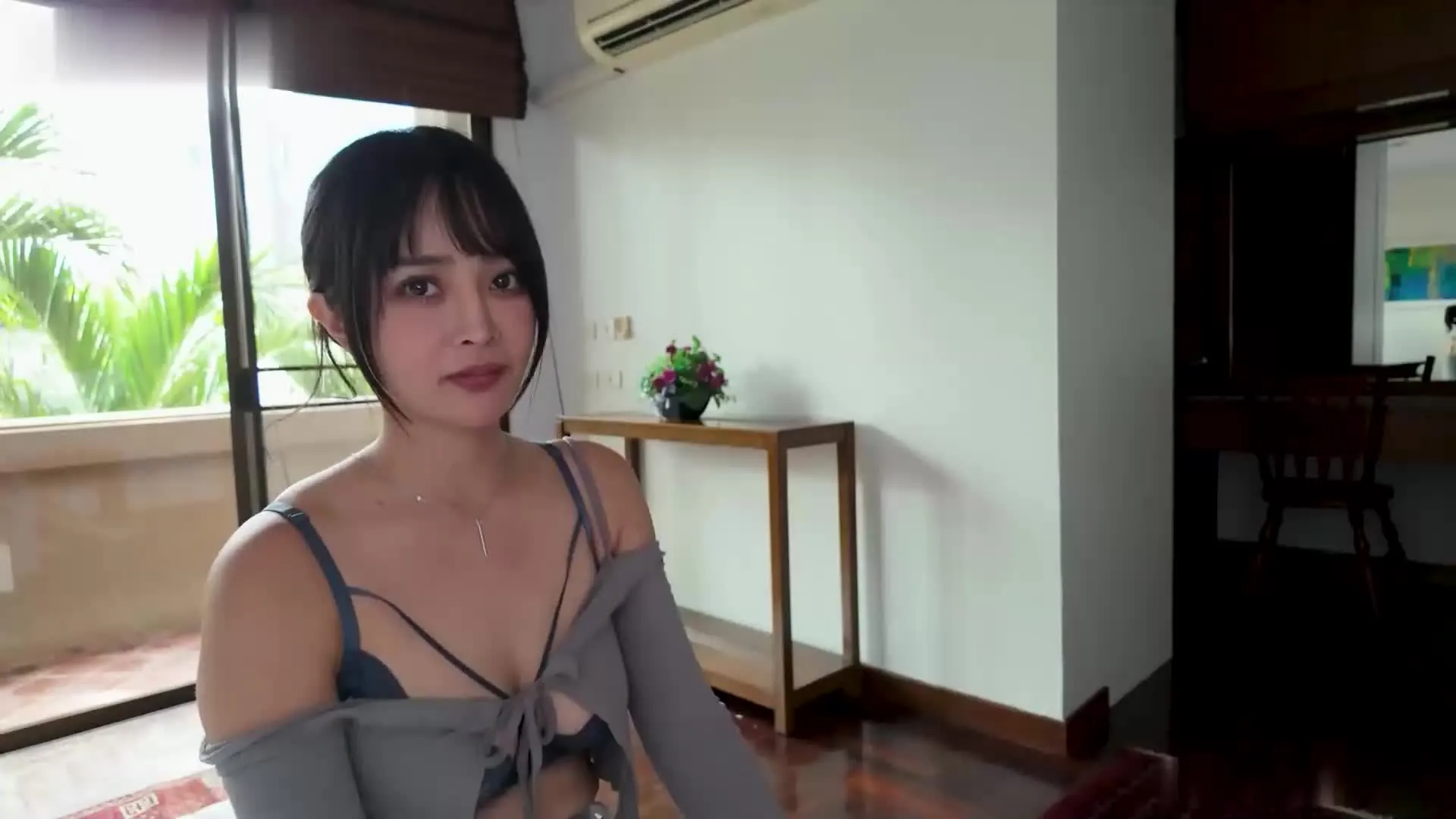 Частные соблазнения сестер и выяснение того, что все они шлюхи, только удобно, когда они не едят свою еду.