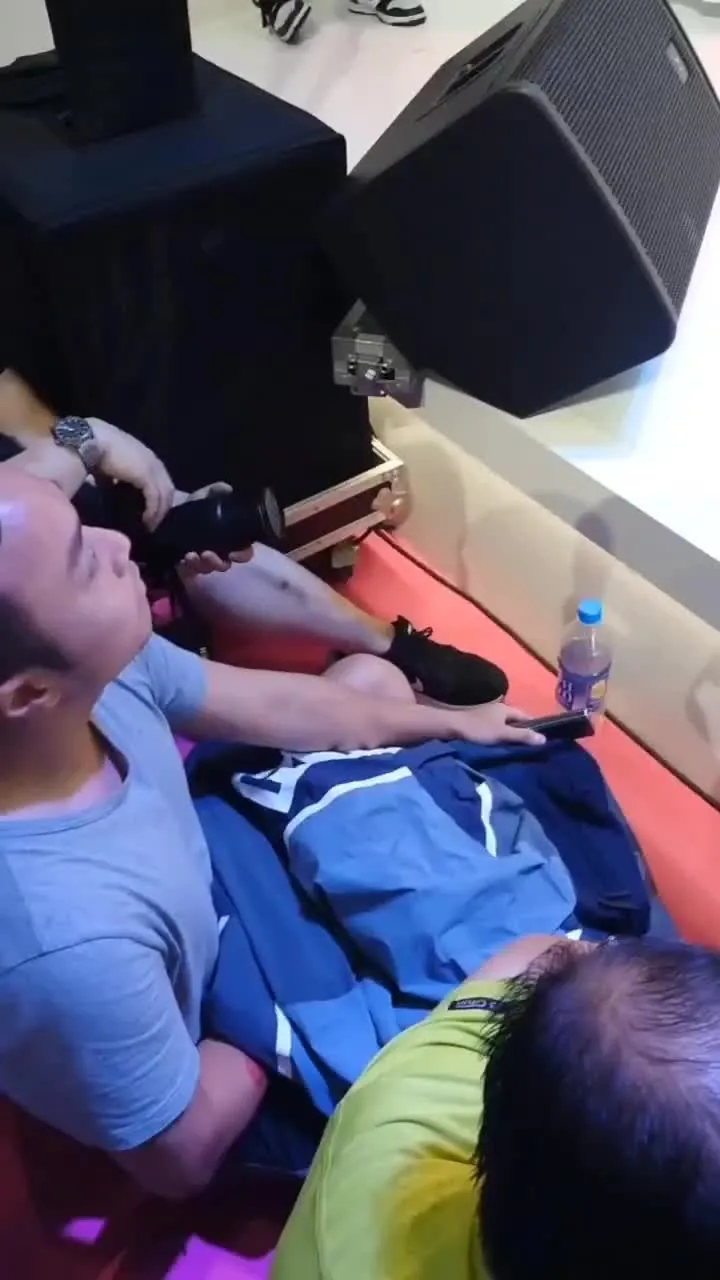 Pajas furtivas en la Bend Adult Expo