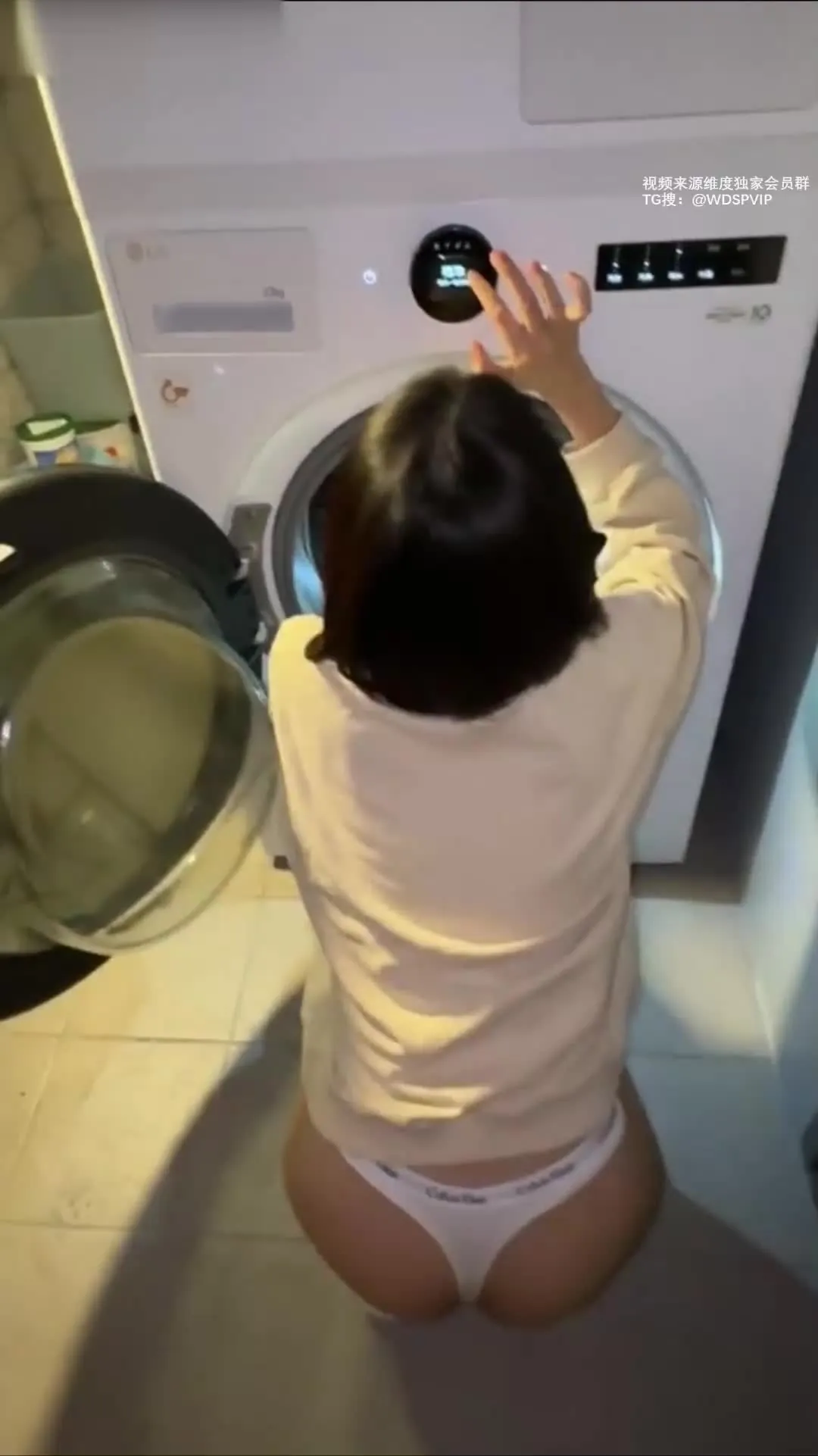 zhen禎 viel Wasser gespritzt. Die Laken sind so nass.