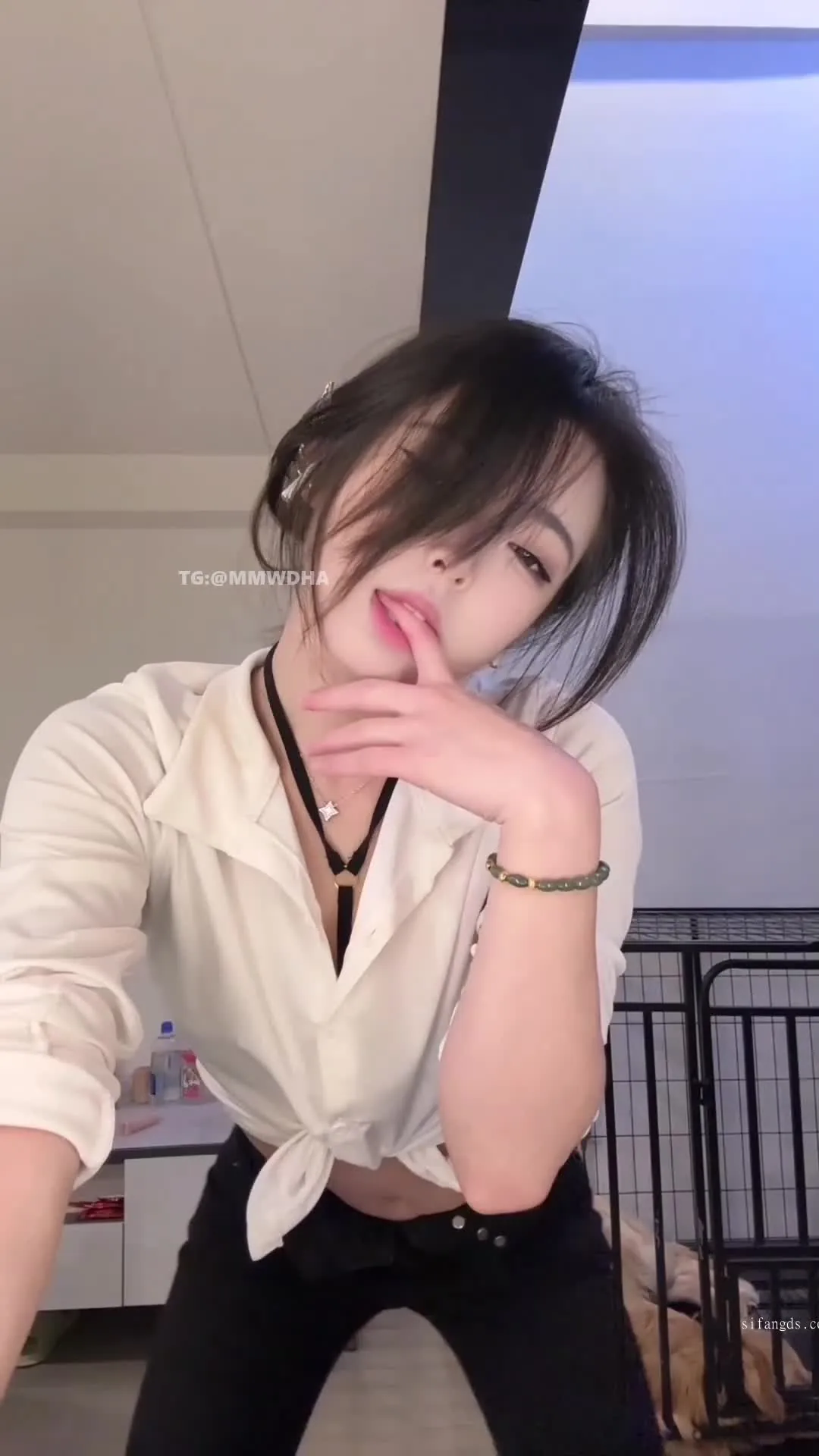 中文 色情 视频 网站 - 被瑜婉的骚舞诱惑给沦陷啦～精致小脸配有腹肌的好身板