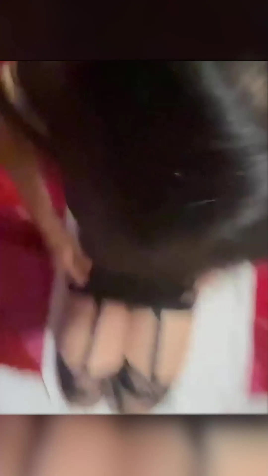 Apprenez à une salope à apprécier une bite, à l'avaler profondément, puis à la baiser dans sa chatte rose.