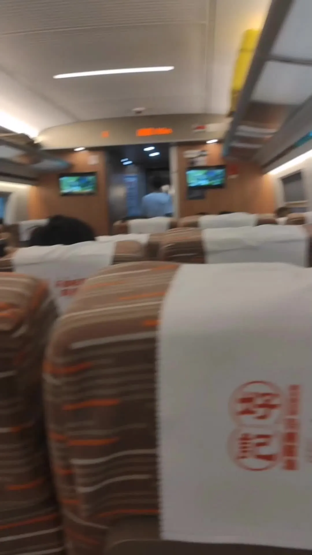 Hızlı trende oral seks, kahretsin, oynamak heyecan verici.