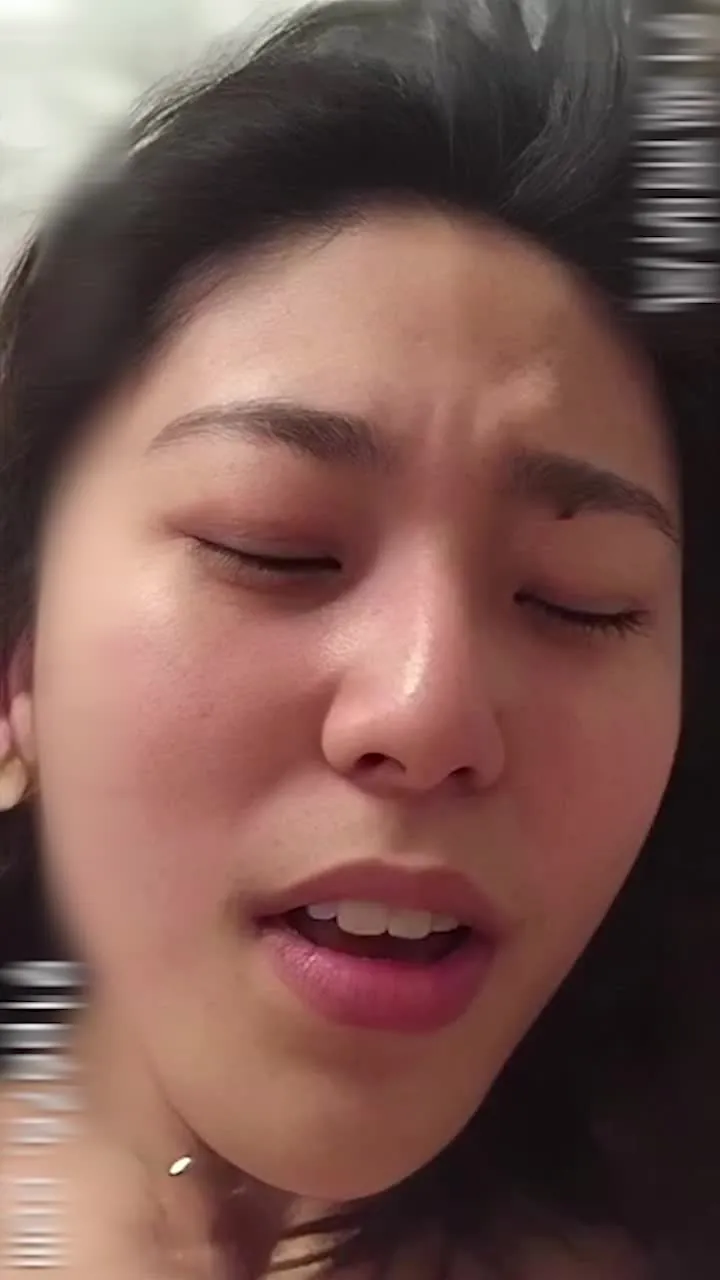 Nhanh lên, làm tình với tôi đi! Một phụ nữ trẻ đã ly hôn ba năm thực sự dâm đãng đến mức nào! Lắc lư đến mức hơi chóng mặt.