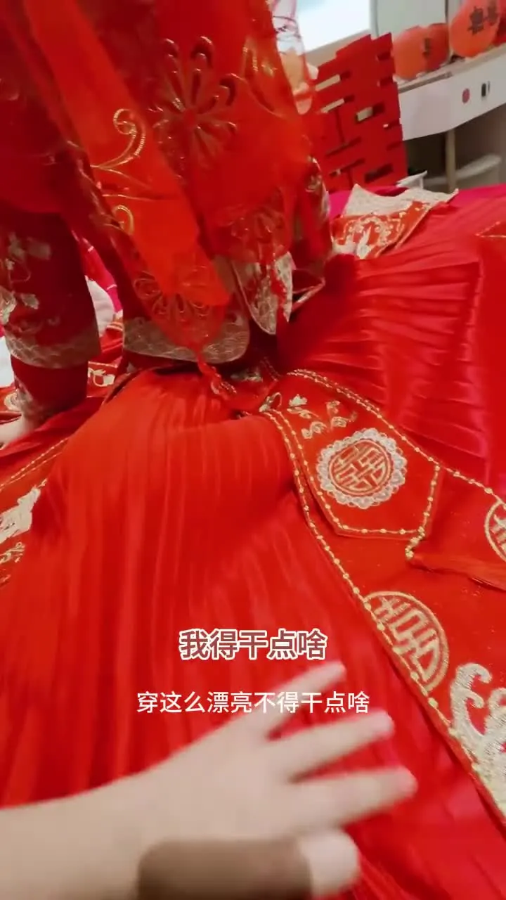 On the eve of my sister's wedding, she suddenly called me over and said, "Today is the last time for you, it won't be so convenient for my sister to get married in the future".