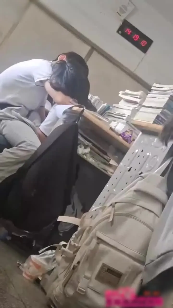 Die Door Incident Klassenzimmer sind Orte zum Lernen, nicht zum Wichsen und Wichsen lassen!