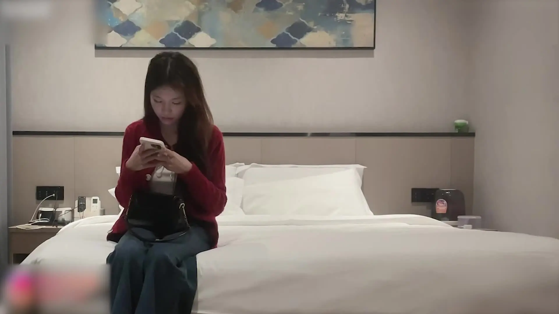 大尺度电影 - 约炮刚下海的红衣清纯妹子，高潮水哗哗的响，胸型漂亮挺拔还特粉