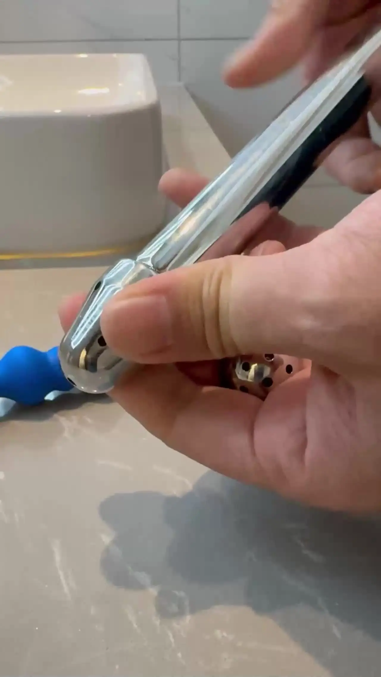 Yerli Drama Anal Fişler Şartlandırma Holliday Çalışan Beyaz Kaplan Sürtük Onu temiz yıkayın ve arka tarafını çok iyi becermek için içeri girin!