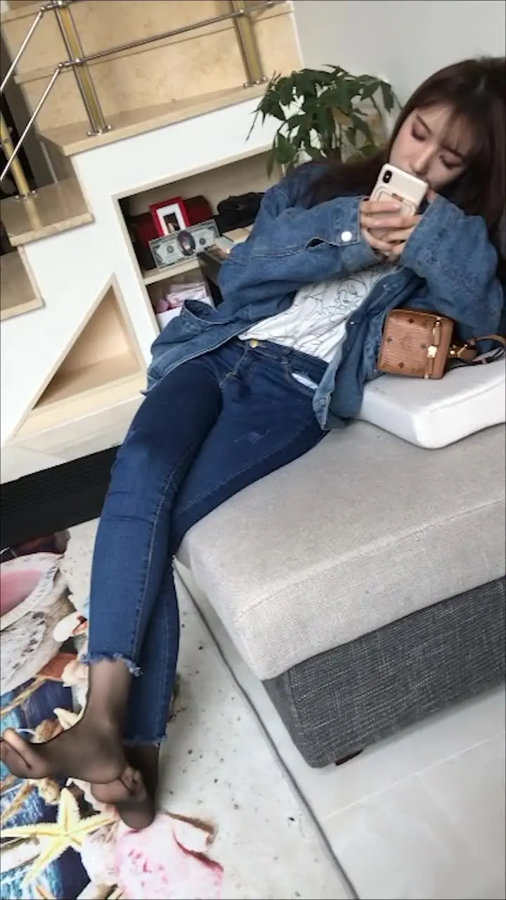 云盘高质露脸泄密】,美院拜金,高颜值小姐，沦为富家少爷性宠，户外野战，黑丝啪，商场换衣间性爱