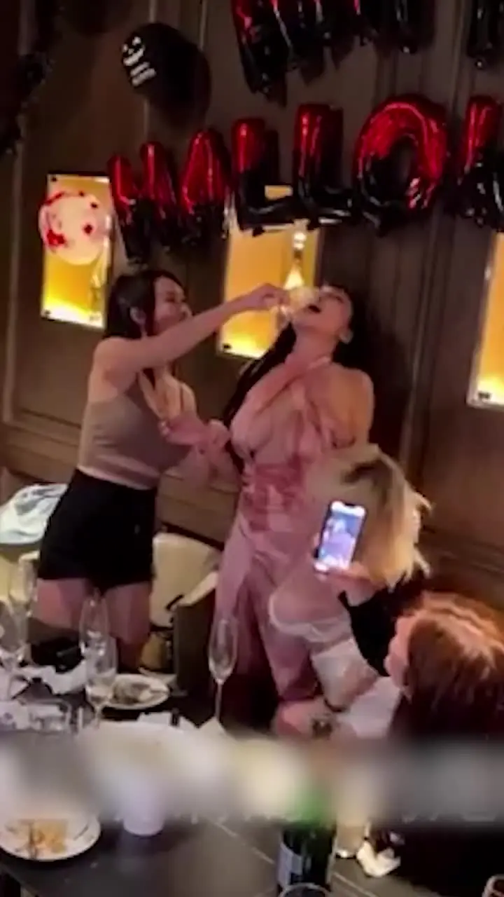 蘇 櫻花 av - 91上海顶级会所名媛盛宴嗨玩直接带回酒店操