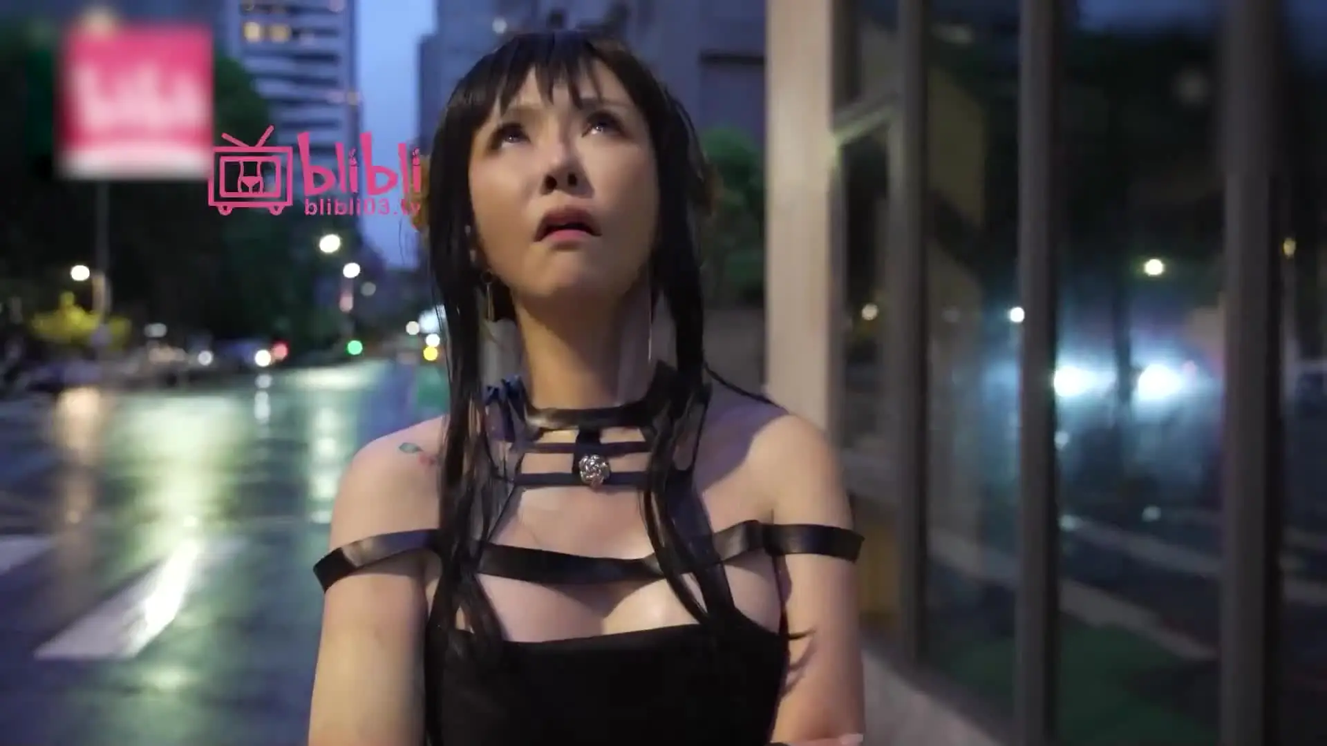 창녀의 아내가 아들과 사랑에 빠지려고 합니다. 스파이 홈 복제본