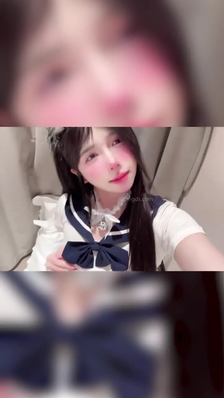 Bu koca götlü, kedi kulaklı sürtüğün amcığı kendi oyunu yüzünden çoktan ıslanmış.