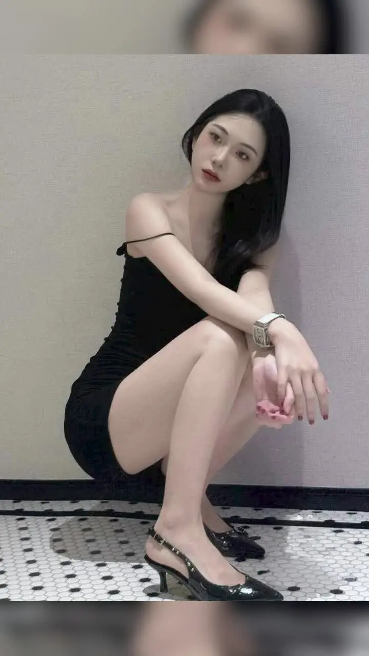 광저우의 수준급 순수 학생 소녀와 골드 마스터 오빠의 호텔 데이트 영상이 공개되었습니다.