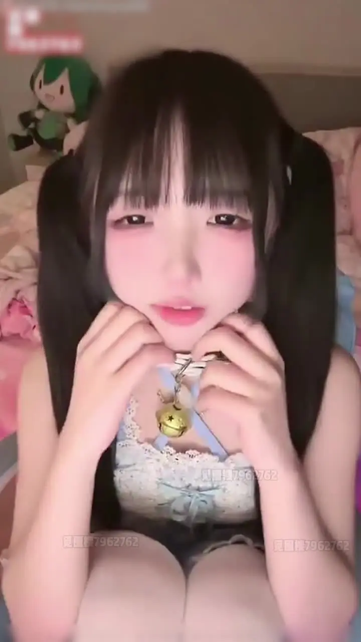 Jitterbug Sasami Live Spitting Tongue Rolling Eyes Ah Hey Face