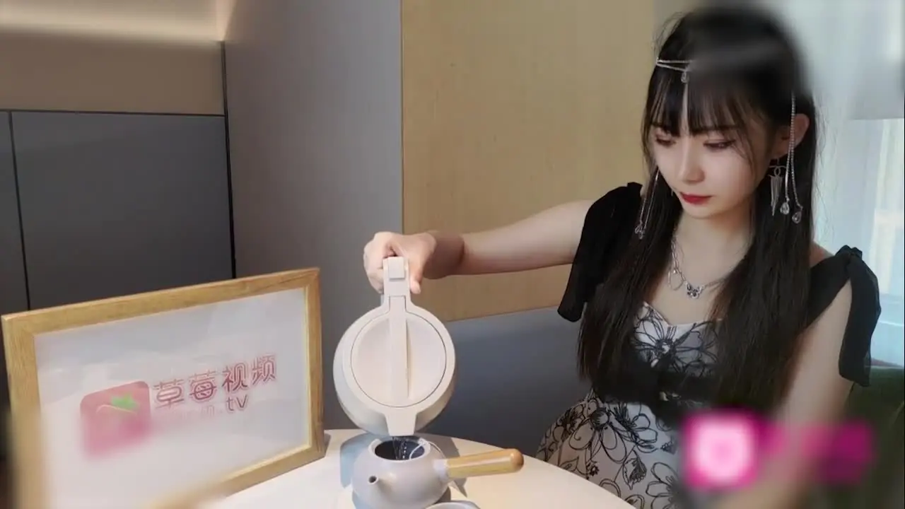 Национальный день домой, чтобы принести чай для менеджера был, наконец, вставлен в сперму -Sugar-『Первый цвет』.