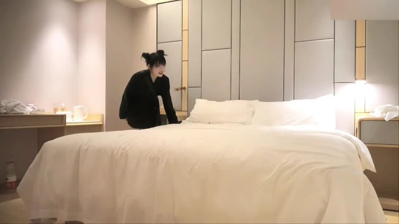 Hotel stark über südkoreanische Studenten Netflix sexy Körper Nezha Kopf Strahlen Tattoos