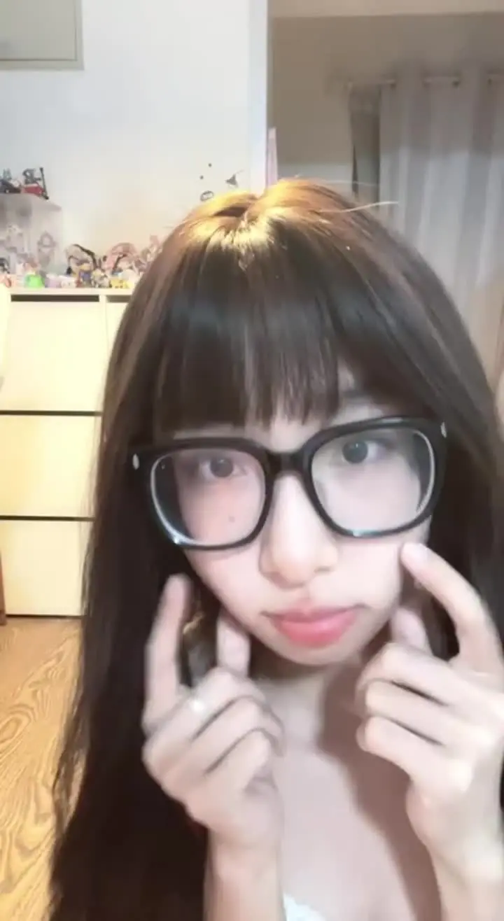 eliy教母 - 清纯吊带裙脱掉就变母狗啦